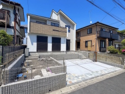 1階LDKは17帖以上で和洋室5.5帖を含めると約24帖のスペースとなる1階の空間。2階主寝室も勾配天井で開放的です