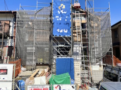 1階LDKは17帖以上で和洋室5.5帖を含めると約24帖のスペースとなる1階の空間。2階主寝室も勾配天井で開放的です