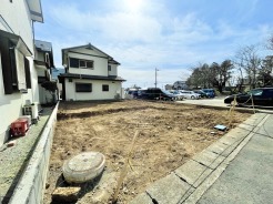 奥様に人気の天板が大きなペニンシュラキッチンを採用しております。