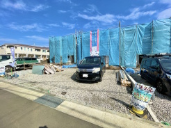 たっぷりの陽光が差し込むリビングは約16.0帖