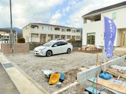 1号棟 完成が待ち遠しい全3棟現場、建物の完成は令和8年3月下旬を予定しております。