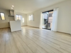 月々6万円台から購入が可能な新築戸建。土地約34坪で開放的な新築を是非一度ご覧になってみてください。