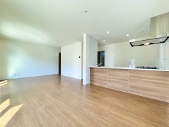 家族団らんスペースのリビングは約19.5帖、家族間の会話も増えそうです。