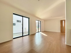 たっぷりの陽光が差し込むリビングは約19.0帖