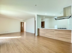 家族の会話も増えそうなリビングは約19.0帖