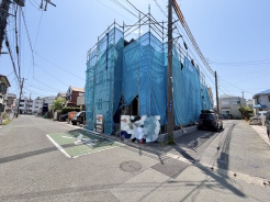 ◆建築基準法に定められた、｢数百年に一度発生する地震に対して、倒壊、崩壊しない。｣という基準から、さらに1.5倍の耐震力を達成しています。
・断熱等性能等級の「５」を標準取得