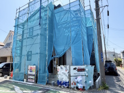 ◆面を強化する耐震構造（筋交いにより横からの力に耐える『耐力壁』
◆Low-E複層ガラス採用で、省エネ・光熱費カットにも貢献します。