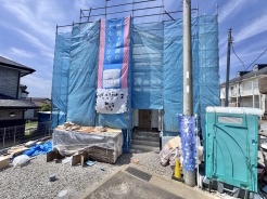 並列2台駐車可能な新築戸建てのご紹介です。近隣完成物件もご案内可能ですので、お気軽にお問い合わせください。