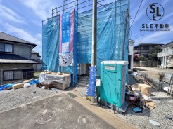 青々としたお空がとても気持ち良いですね。完成が待ちきれませんね。