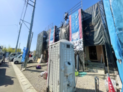 ■地盤調査
外部機関に委託して地盤を一棟ごとに調査。建物の形状と建てる位置が決まってから調査を依頼し、複数のポイントで地下10mまでの地盤の固さを測定します。同じ土地でも、位置によって地盤の固さが異なる場合があるからです。