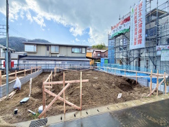 耐震 ＋ 制震の家、QUIE（クワイエ）。

その制震装置を搭載することで、地震の揺れに耐える「耐震性能」と、揺れを抑えて住宅へのダメージを軽減する「制震性能」を兼ね備えた建売住宅ブランド「QUIE」 。