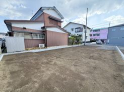 1号棟 ご家族の車はもちろん、来客用としても使えるゆとりがあります。