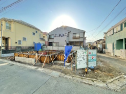 開放感ある北東角地で駐車2台可能の好立地の新築。平塚駅徒歩9分、LDK20帖など魅力たっぷり