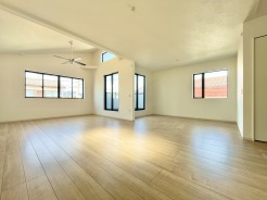 奥川の5帖部分は間仕切りにすることにより、間取り変更をすることが可能です。ライフスタイルに沿って間取りを変えられる嬉しいポイント