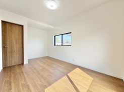 2階主寝室は約7帖の広々とした間取りで、ライフプランに合わせてご活用下さい。是非一度ご覧ください。