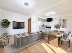 LDKは約13.5帖の使い勝手の良い空間。内外装フルリフォーム済みの南向きで陽当たりと開放感が良好の中古戸建です。