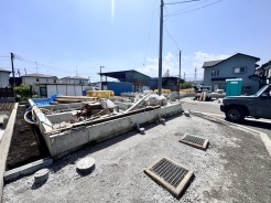 1号棟 近隣に同施工完成物件がございます。まずは現地をご確認後、モデルルームを是非一度ご覧になってみてください。