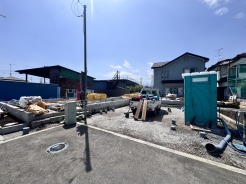主寝室は約7.7帖とゆったりくつろげる空間です。バルコニーには2部屋面しており開放的です。