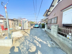 ただいま建築中！青空の下で、あなたの新しい暮らしが着々と形になっています。耐震＋制震の安心構造で、ご家族の毎日をしっかり守る住まい。完成までのワクワクも一緒に楽しめる、“未来が見える”おうちです。