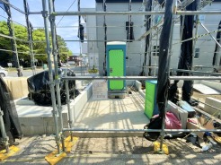 1号棟 「ただいま建築中！少しずつ形になっていく我が家の成長を見守るワクワク感がいっぱい。完成したら、家族みんなが笑顔になれる“とっておきの場所”になりますように。」