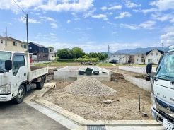 旋回スペースも確保されておりますので、駐車の際にも安心出来そうです。魅力の詰まった新築戸建てのご紹介になります。