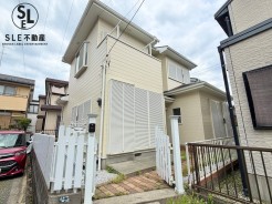 【リフォーム済み】室内は明るく開放感があり、実際の広さ以上にゆとりを感じられる印象。
家具配置もしやすく、ライフスタイルに合わせた使い方が可能です。
