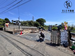 ご家族の車はもちろん、来客用としても使えるゆとりがあります。
