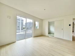 2号棟 南側に面しており、陽当たり老巧なリビングです。
