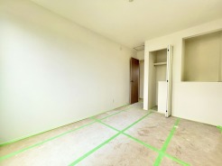 無駄な装飾を削ぎ落としたシンプルな空間は、住まう方の感性で自由に彩ることができる落ち着いた佇まいです。
