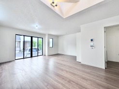 食事の時間、テレビを囲む時間、何気ない日常のひとときまで、家族の思い出を重ねていける住まいの中心です。