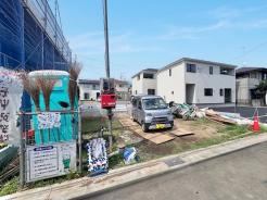 2階主寝室はバルコニーに面した明るいお部屋です。