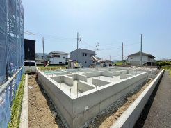 現在建築中の新築住宅です。
最新の耐震基準・断熱性能を備えた安心の住宅仕様。
完成後の内覧予約も承っていますので、ぜひお問合せください。