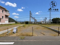 南東道路で陽当たり良好な区画です。
カースペース2台可能
