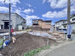 青々としたお空がとても気持ち良いですね。明るい住宅は自然と気持ちまで明るくなってきそうですね。