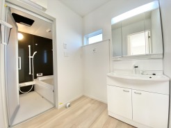 ※掲載の写真はモデルハウスを撮影したもので、実際の建物とは仕様・間取り・サイズ等が異なる場合があります。詳細は現地またはスタッフまでお問い合わせください。