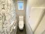 ウォシュレット付きのトイレは１階と２階の各階に完備しております。新築ならではの清潔感と快適さを体現。家族全員が快適に利用するため、一人一人が落ち着ける大切な場所です。