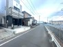 車通りが比較的少なく、落ち着いて駐車いただけます。
