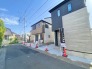 4LDKの間取りに、スカイバルコニーや備え付けのカップボードのある魅力的な新築戸建です。