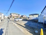 前面道路は比較的交通量の少ない通りです。そのため落ち着いて駐車していただけます。