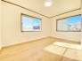 2階洋室7.25帖のお部屋。クローゼット収納付きのためお部屋を最大限有効活用していただけます。
