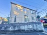 採光をとる窓が沢山ありますので各部屋を明るく照らしてくれます。
