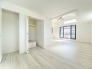 天井が高いことでお部屋に開放感があり、ゆとりある空間をお楽しみいただけます。