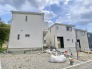 1号棟 2つの部屋から行き来することのできる陽当たり良好なバルコニーには、たくさんあっても干すことが可能です。