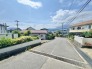 周辺には買物施設もそろっており、日常生活には困りません。