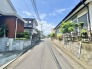 道路幅が広い為、隣地との距離も確保でき、ゆとりある印象の街並み。