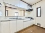 収納＋調理スペースが備わったキッチンスペース
