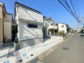 前面道路は比較的交通量が少なく、落ち着いて駐車していただけます。