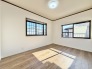 たっぷりの陽光が差し込む洋室約6.0帖