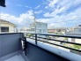 1号棟 青々としたお空がとても気持ち良いですね。浴室には浴室乾燥機もございますので、雨の際も比較的安心出来そうです。