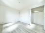 1号棟 各居室2面採光に加えて、各居室に収納を完備しておりますのでお部屋を最大限に広くお使い頂けます。